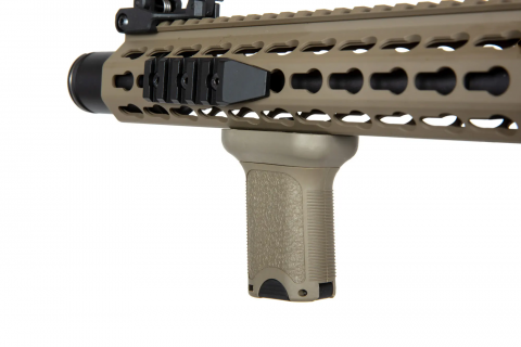 Specna Arms RRA SA-E07 EDGE&trade; Carbine w/Light Ops Stock / Half Tan